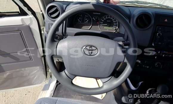 Buy Import Toyota Land Cruiser White Car in Import - Dubai in Enga Buy Import Toyota Land Cruiser White Car in Import - Dubai in Enga