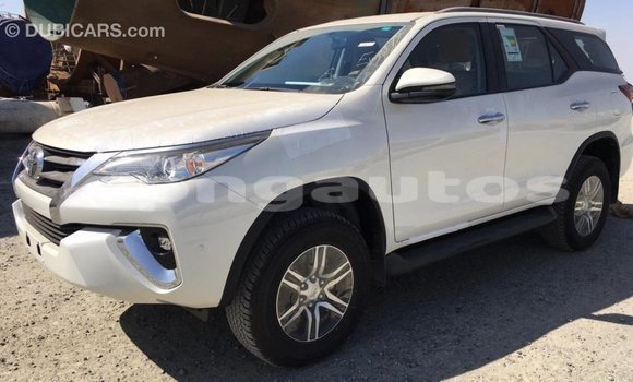 Acheter Import Voiture Toyota Fortuner Blanc à Import - Dubai, Enga Acheter Import Voiture Toyota Fortuner Blanc à Import - Dubai, Enga