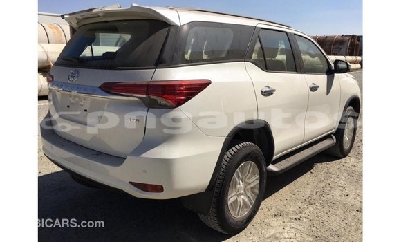 Acheter Import Voiture Toyota Fortuner Blanc à Import - Dubai, Enga Acheter Import Voiture Toyota Fortuner Blanc à Import - Dubai, Enga