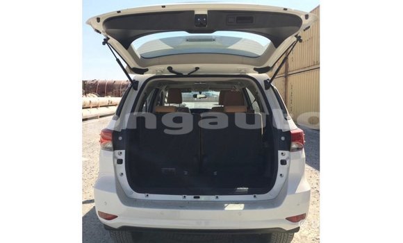 Acheter Import Voiture Toyota Fortuner Blanc à Import - Dubai, Enga Acheter Import Voiture Toyota Fortuner Blanc à Import - Dubai, Enga