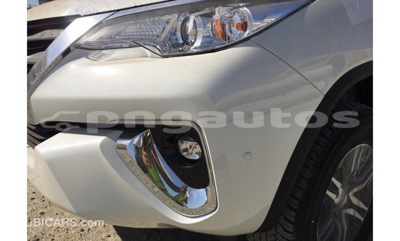 Acheter Import Voiture Toyota Fortuner Blanc à Import - Dubai, Enga Acheter Import Voiture Toyota Fortuner Blanc à Import - Dubai, Enga