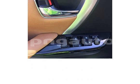 Acheter Import Voiture Toyota Fortuner Blanc à Import - Dubai, Enga Acheter Import Voiture Toyota Fortuner Blanc à Import - Dubai, Enga