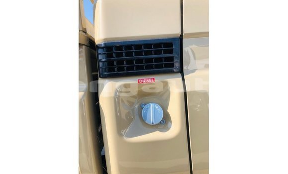 Buy Import Toyota Land Cruiser Beige Car in Import - Dubai in Enga Buy Import Toyota Land Cruiser Beige Car in Import - Dubai in Enga