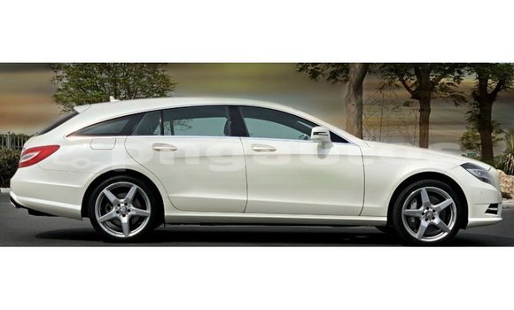 Buy Import Mercedes-Benz 190 White Car in Import - Dubai in Enga Buy Import Mercedes-Benz 190 White Car in Import - Dubai in Enga