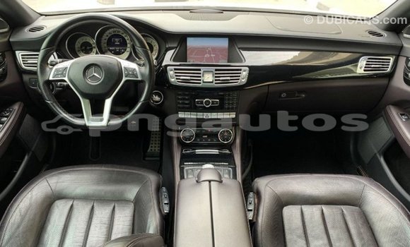 Buy Import Mercedes-Benz 190 White Car in Import - Dubai in Enga Buy Import Mercedes-Benz 190 White Car in Import - Dubai in Enga
