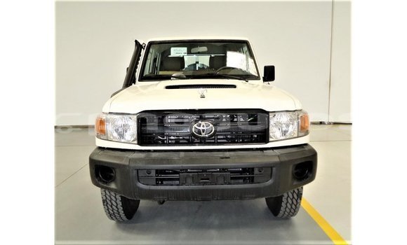 Buy Import Toyota Land Cruiser White Car in Import - Dubai in Enga Buy Import Toyota Land Cruiser White Car in Import - Dubai in Enga