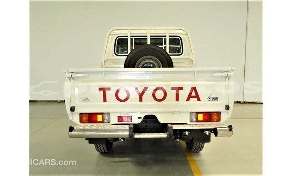 Buy Import Toyota Land Cruiser White Car in Import - Dubai in Enga Buy Import Toyota Land Cruiser White Car in Import - Dubai in Enga