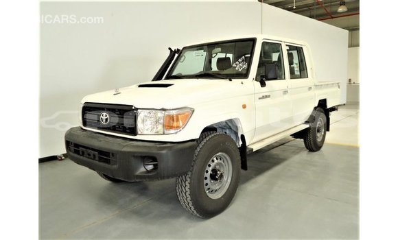 Buy Import Toyota Land Cruiser White Car in Import - Dubai in Enga Buy Import Toyota Land Cruiser White Car in Import - Dubai in Enga