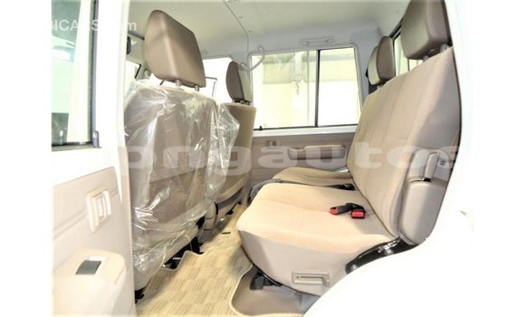 Buy Import Toyota Land Cruiser White Car in Import - Dubai in Enga Buy Import Toyota Land Cruiser White Car in Import - Dubai in Enga