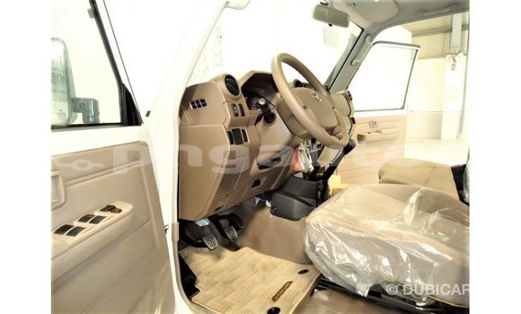 Buy Import Toyota Land Cruiser White Car in Import - Dubai in Enga Buy Import Toyota Land Cruiser White Car in Import - Dubai in Enga