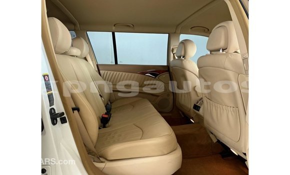 Buy Import Mercedes-Benz 200 White Car in Import - Dubai in Enga Buy Import Mercedes-Benz 200 White Car in Import - Dubai in Enga