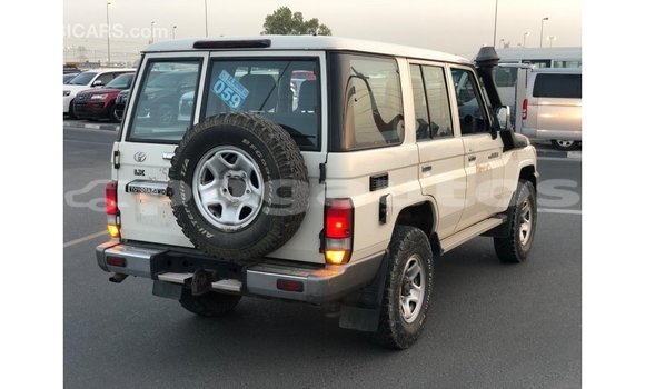 Buy Import Toyota Land Cruiser White Car in Import - Dubai in Enga Buy Import Toyota Land Cruiser White Car in Import - Dubai in Enga