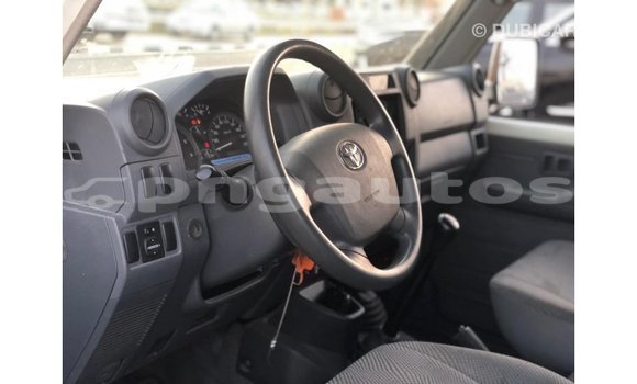 Buy Import Toyota Land Cruiser White Car in Import - Dubai in Enga Buy Import Toyota Land Cruiser White Car in Import - Dubai in Enga