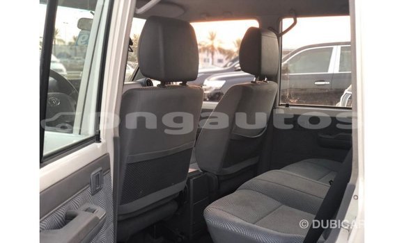 Buy Import Toyota Land Cruiser White Car in Import - Dubai in Enga Buy Import Toyota Land Cruiser White Car in Import - Dubai in Enga