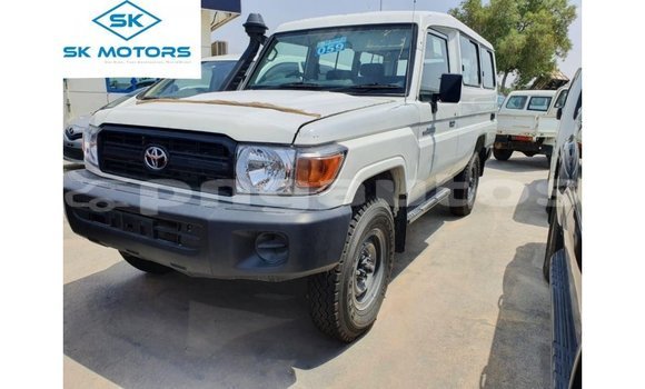 Buy Import Toyota Land Cruiser White Car in Import - Dubai in Enga