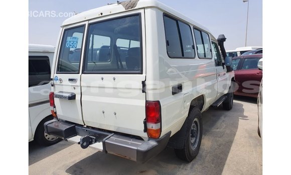 Buy Import Toyota Land Cruiser White Car in Import - Dubai in Enga Buy Import Toyota Land Cruiser White Car in Import - Dubai in Enga
