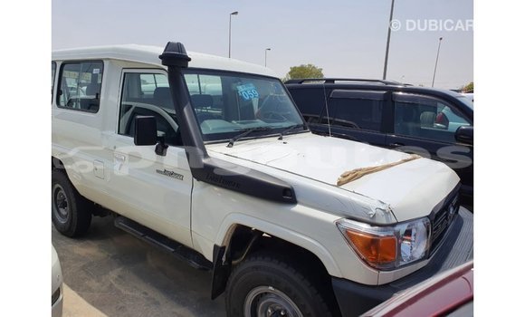 Buy Import Toyota Land Cruiser White Car in Import - Dubai in Enga Buy Import Toyota Land Cruiser White Car in Import - Dubai in Enga