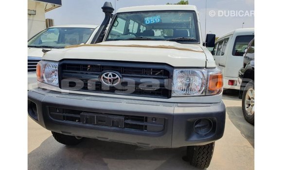 Buy Import Toyota Land Cruiser White Car in Import - Dubai in Enga Buy Import Toyota Land Cruiser White Car in Import - Dubai in Enga