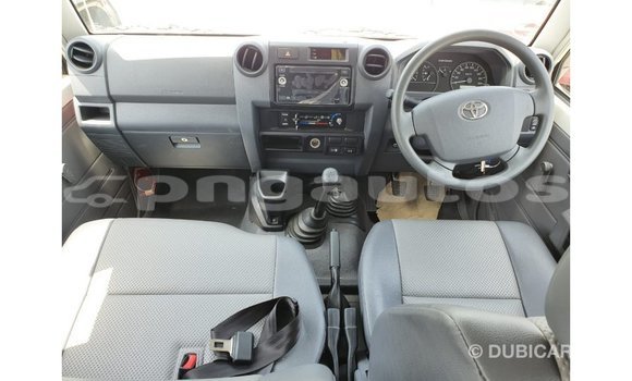 Buy Import Toyota Land Cruiser White Car in Import - Dubai in Enga Buy Import Toyota Land Cruiser White Car in Import - Dubai in Enga