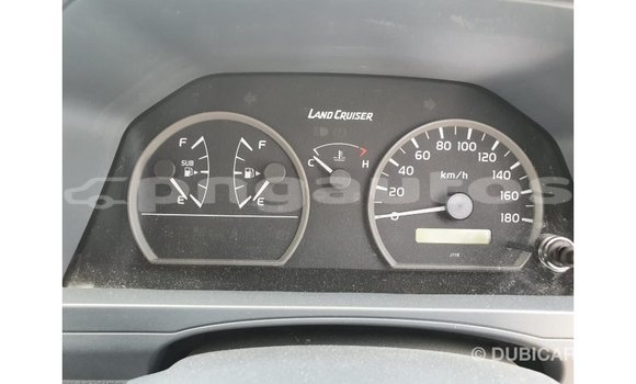 Buy Import Toyota Land Cruiser White Car in Import - Dubai in Enga Buy Import Toyota Land Cruiser White Car in Import - Dubai in Enga