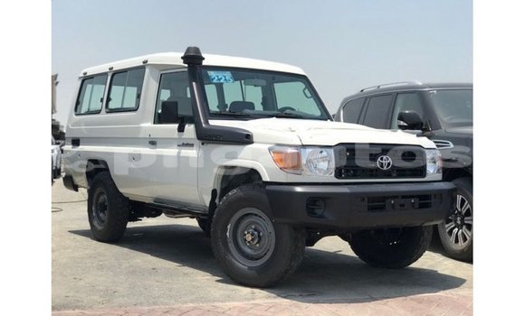 Buy Import Toyota Land Cruiser White Car in Import - Dubai in Enga