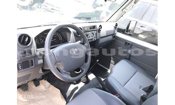 Buy Import Toyota Land Cruiser White Car in Import - Dubai in Enga Buy Import Toyota Land Cruiser White Car in Import - Dubai in Enga