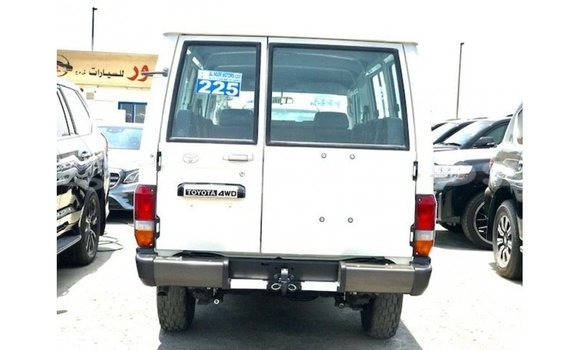 Buy Import Toyota Land Cruiser White Car in Import - Dubai in Enga Buy Import Toyota Land Cruiser White Car in Import - Dubai in Enga