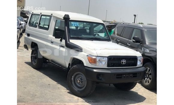 Buy Import Toyota Land Cruiser White Car in Import - Dubai in Enga Buy Import Toyota Land Cruiser White Car in Import - Dubai in Enga