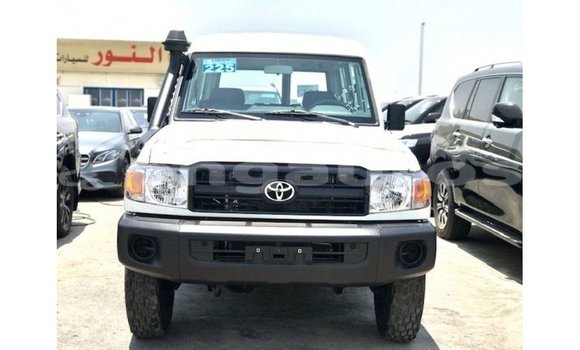 Buy Import Toyota Land Cruiser White Car in Import - Dubai in Enga Buy Import Toyota Land Cruiser White Car in Import - Dubai in Enga