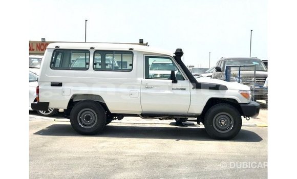 Buy Import Toyota Land Cruiser White Car in Import - Dubai in Enga Buy Import Toyota Land Cruiser White Car in Import - Dubai in Enga