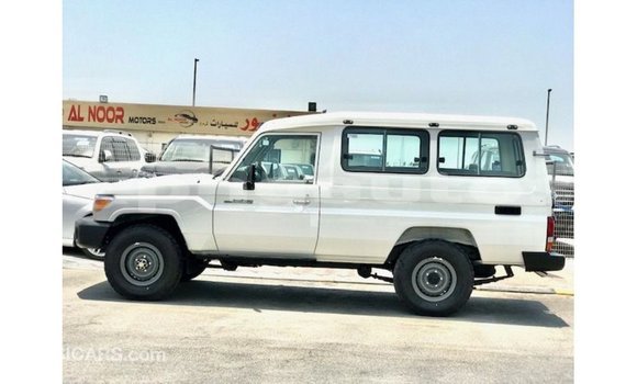 Buy Import Toyota Land Cruiser White Car in Import - Dubai in Enga Buy Import Toyota Land Cruiser White Car in Import - Dubai in Enga