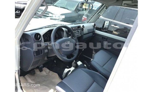 Buy Import Toyota Land Cruiser White Car in Import - Dubai in Enga Buy Import Toyota Land Cruiser White Car in Import - Dubai in Enga