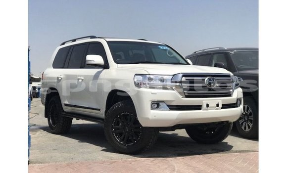 Buy Import Toyota Land Cruiser White Car in Import - Dubai in Enga
