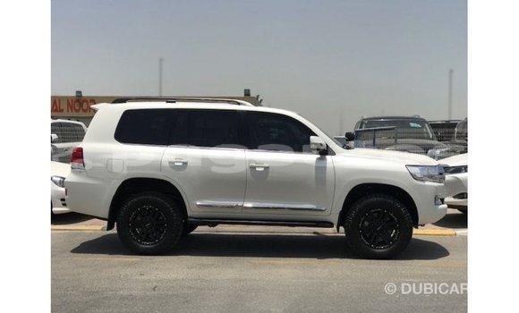 Buy Import Toyota Land Cruiser White Car in Import - Dubai in Enga Buy Import Toyota Land Cruiser White Car in Import - Dubai in Enga