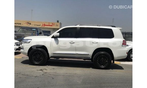 Buy Import Toyota Land Cruiser White Car in Import - Dubai in Enga Buy Import Toyota Land Cruiser White Car in Import - Dubai in Enga