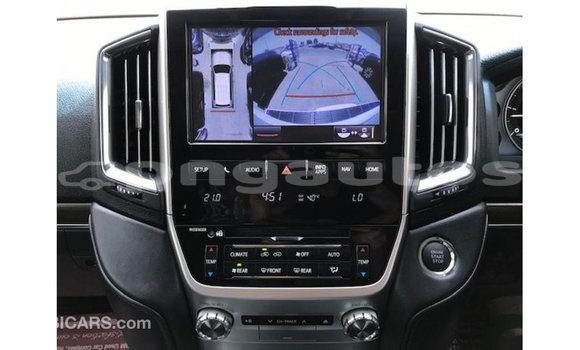 Buy Import Toyota Land Cruiser White Car in Import - Dubai in Enga Buy Import Toyota Land Cruiser White Car in Import - Dubai in Enga