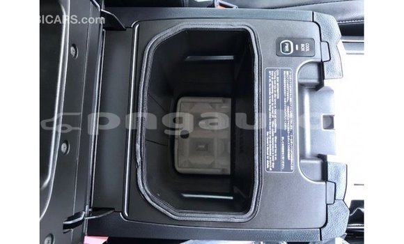 Buy Import Toyota Land Cruiser White Car in Import - Dubai in Enga Buy Import Toyota Land Cruiser White Car in Import - Dubai in Enga