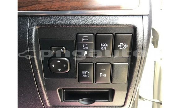 Buy Import Toyota Land Cruiser White Car in Import - Dubai in Enga Buy Import Toyota Land Cruiser White Car in Import - Dubai in Enga