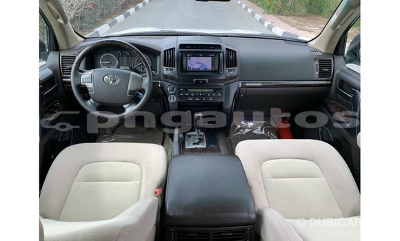 Buy Import Toyota Land Cruiser White Car in Import - Dubai in Enga Buy Import Toyota Land Cruiser White Car in Import - Dubai in Enga