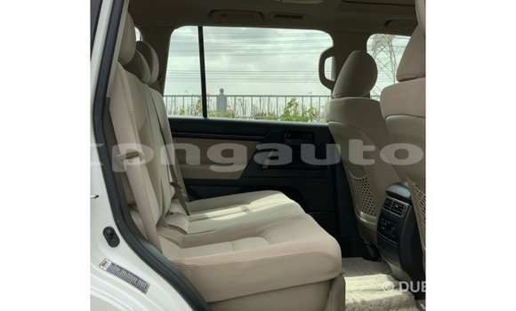 Buy Import Toyota Land Cruiser White Car in Import - Dubai in Enga Buy Import Toyota Land Cruiser White Car in Import - Dubai in Enga
