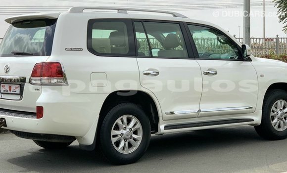 Buy Import Toyota Land Cruiser White Car in Import - Dubai in Enga Buy Import Toyota Land Cruiser White Car in Import - Dubai in Enga
