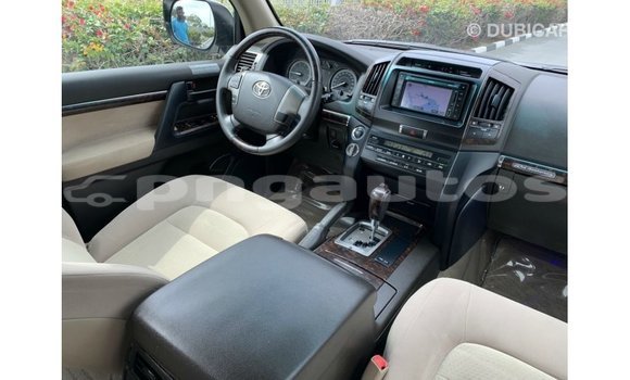 Buy Import Toyota Land Cruiser White Car in Import - Dubai in Enga Buy Import Toyota Land Cruiser White Car in Import - Dubai in Enga