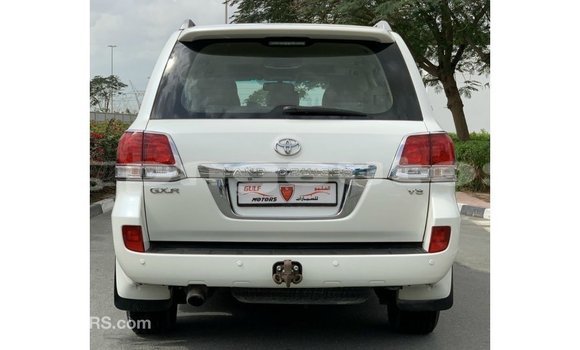 Buy Import Toyota Land Cruiser White Car in Import - Dubai in Enga Buy Import Toyota Land Cruiser White Car in Import - Dubai in Enga