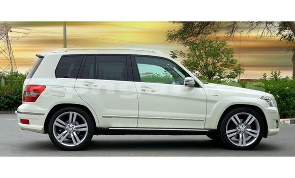 Buy Import Mercedes-Benz 190 White Car in Import - Dubai in Enga Buy Import Mercedes-Benz 190 White Car in Import - Dubai in Enga