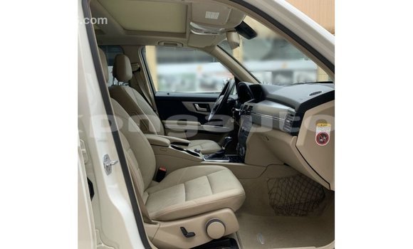 Buy Import Mercedes-Benz 190 White Car in Import - Dubai in Enga Buy Import Mercedes-Benz 190 White Car in Import - Dubai in Enga