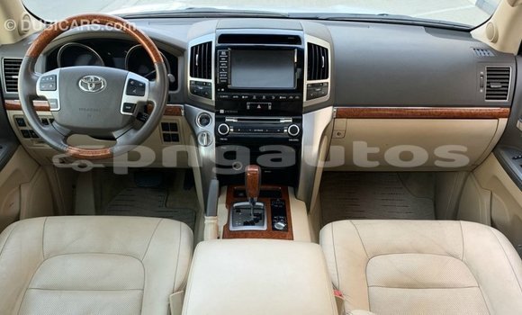 Buy Import Toyota Land Cruiser White Car in Import - Dubai in Enga Buy Import Toyota Land Cruiser White Car in Import - Dubai in Enga