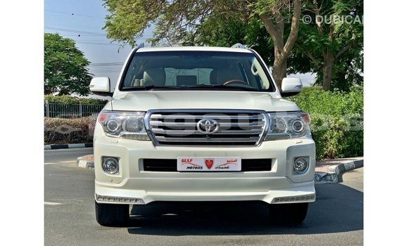 Buy Import Toyota Land Cruiser White Car in Import - Dubai in Enga Buy Import Toyota Land Cruiser White Car in Import - Dubai in Enga