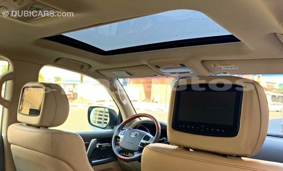 Buy Import Toyota Land Cruiser White Car in Import - Dubai in Enga Buy Import Toyota Land Cruiser White Car in Import - Dubai in Enga