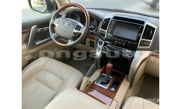 Buy Import Toyota Land Cruiser White Car in Import - Dubai in Enga Buy Import Toyota Land Cruiser White Car in Import - Dubai in Enga