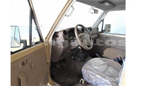 Buy Import Toyota Land Cruiser Beige Car in Import - Dubai in Enga Buy Import Toyota Land Cruiser Beige Car in Import - Dubai in Enga